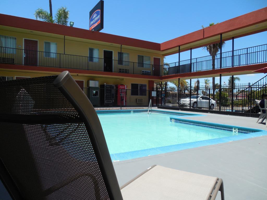 Howard Johnson Suites By Wyndham San Diego Chula Vista Bayft Exterior foto